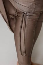 Load image into Gallery viewer, South - Covered - Maxi - Glitter Soft Taupe

