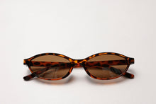 Load image into Gallery viewer, Accessories - Sunglasses - Panter - Signature printed
